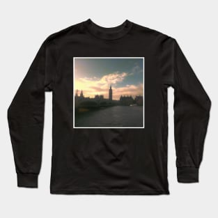 London Big Ben photoreal beautiful city purple pink aesthetic foggy design Long Sleeve T-Shirt